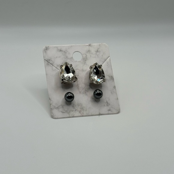 Earring set with cubic zirconia teardrop studs and charcoal circle studs. - Picture 4 of 4